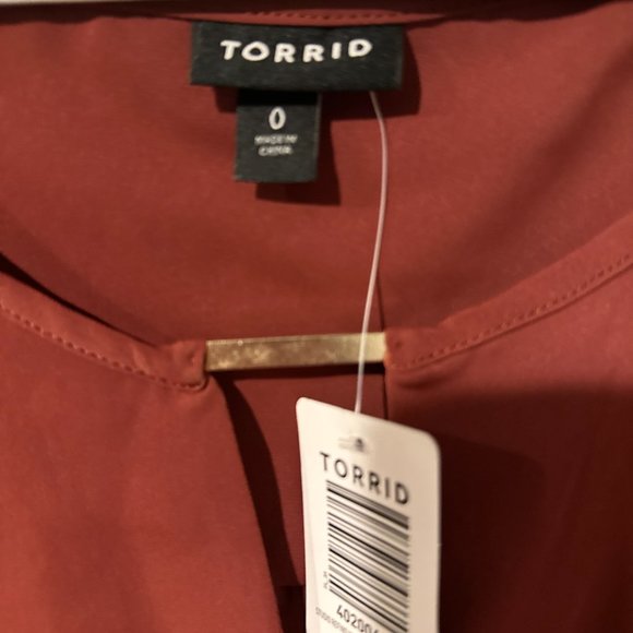 Torrid V Neck Keyhole Tank NWT - Picture 6 of 6